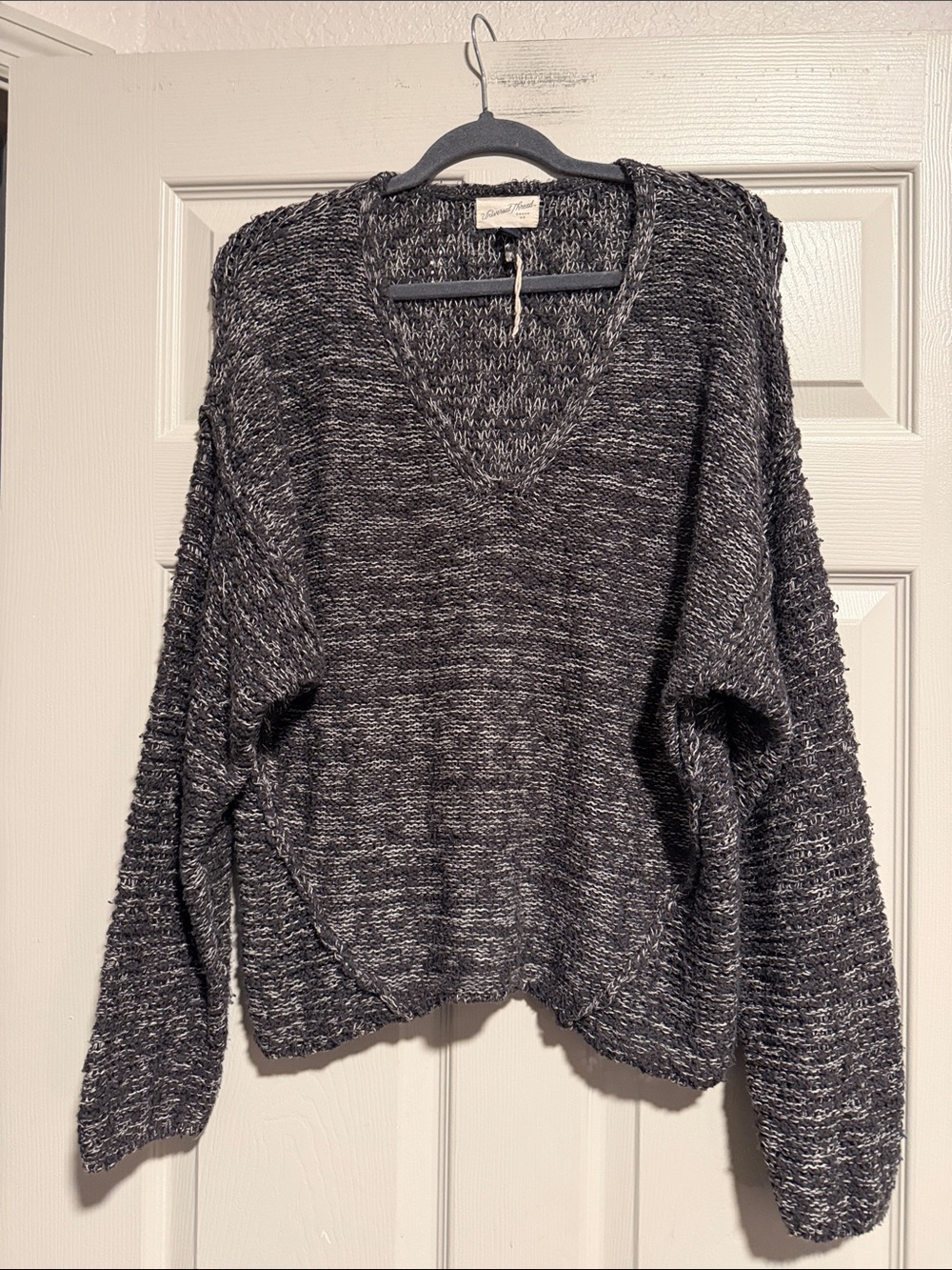 Universal Thread Women's Black Heather V-Neck Sweater